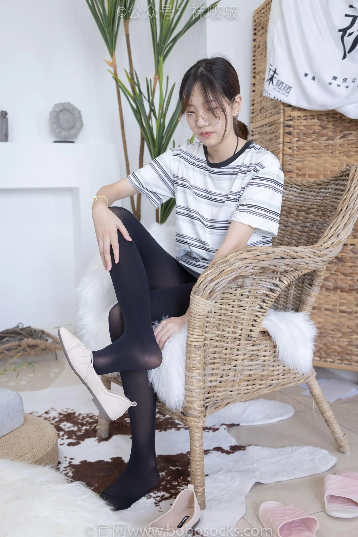 [BoBoSocks袜啵啵]NO.029 小甜豆-平底鞋、厚黑丝、厚肉丝、踩饼干剧情 [144P]插图4
